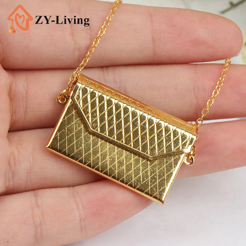 1Pc Metal chain pack Doll Bag Miniature Shopping Handbag for Clothes Accessories Quake