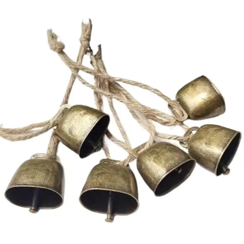 1Pcs Vintage Bell Pendant Rustic Metal Hanging Decorative Bell with Jute Rope Vintage Wind Chimes Wall Hanging Home Decor Quake