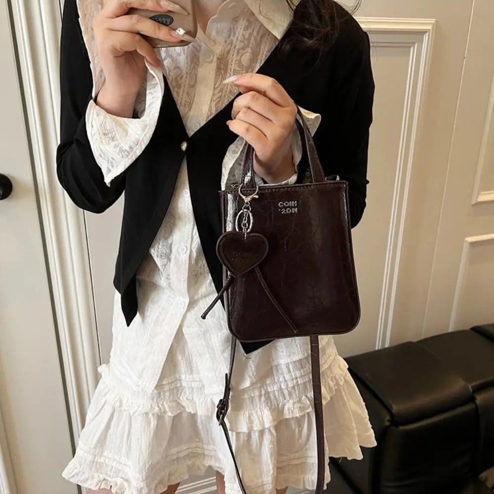 Trendy Pu Leather Shoulder Bag Chic Versatile Small Square Bag High Quality with Love Keychain Pendant Crossbody Bags for Women Quake