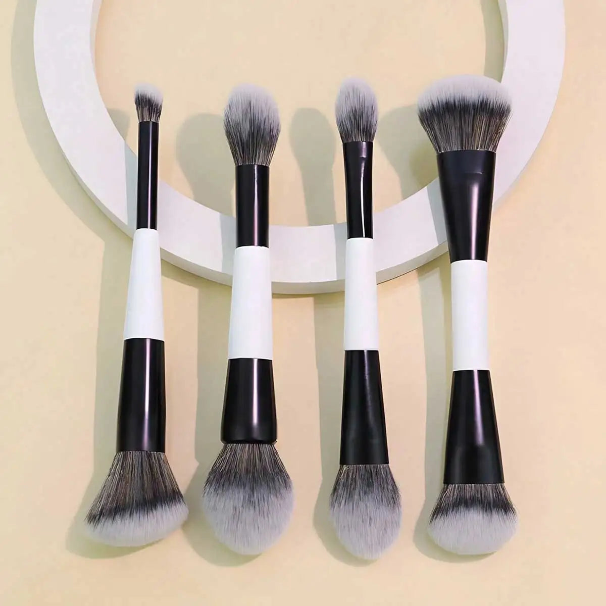 4pcs Double-Ended Makeup Brush Set. Multi-Functional Foundation, Blush, Powder, Highlighter, Contour And Concealer Brushes Quake