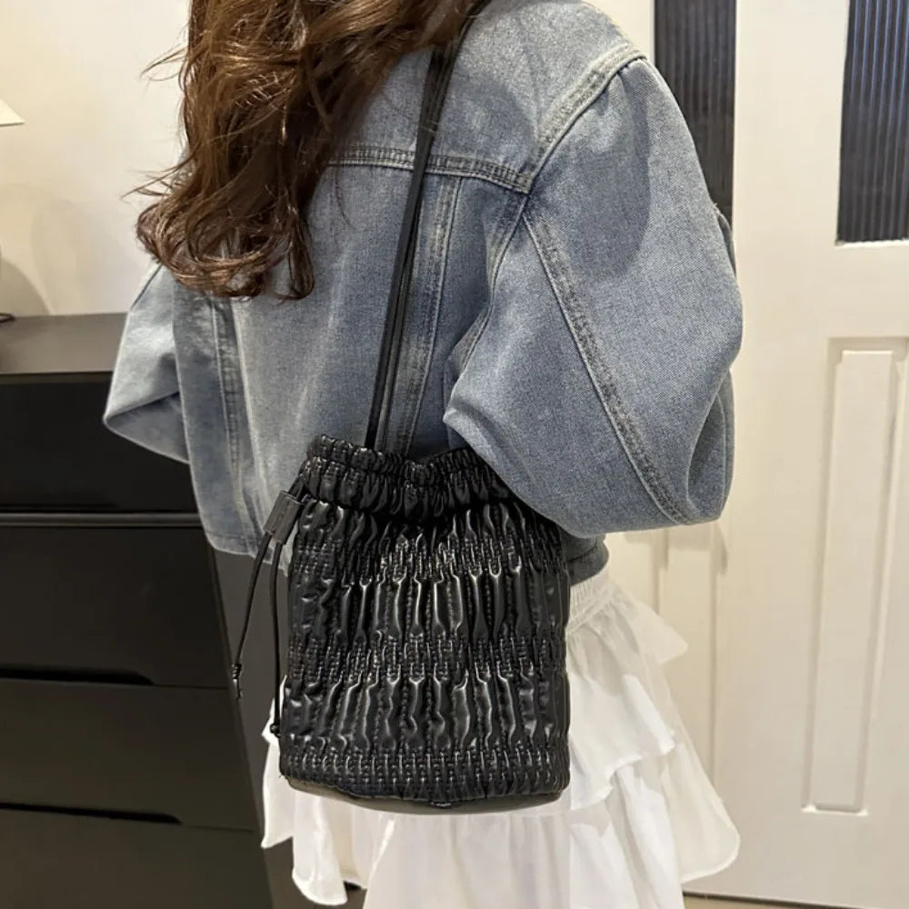Hot Sale Large Capacity Shoulder Bag Trendy Casual Handbag Drawstring Bucket Bag Lady Quake
