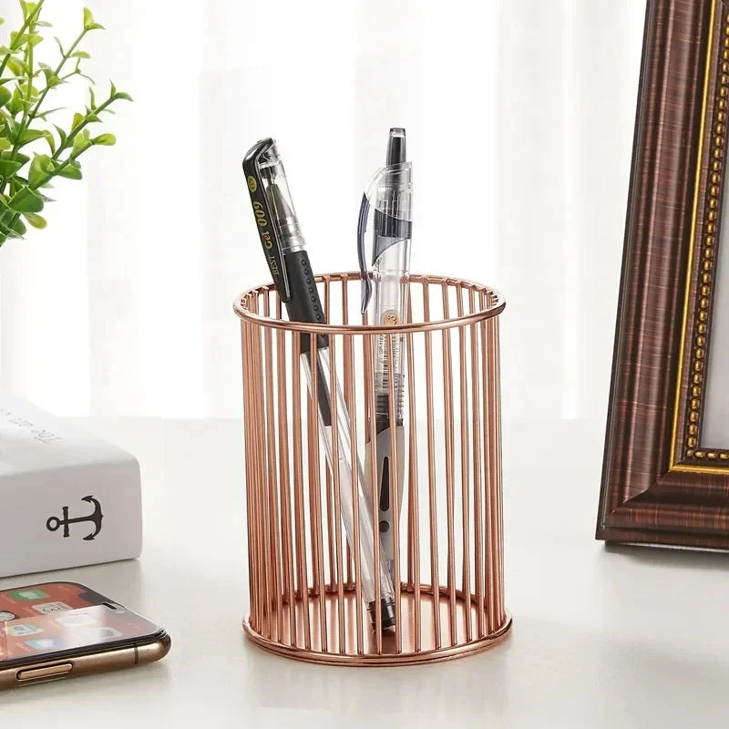 Nordic Metal Wrought Iron Storage Finishing Basket Stationery Makeup Brush Storage Bucket Multi-function Quake