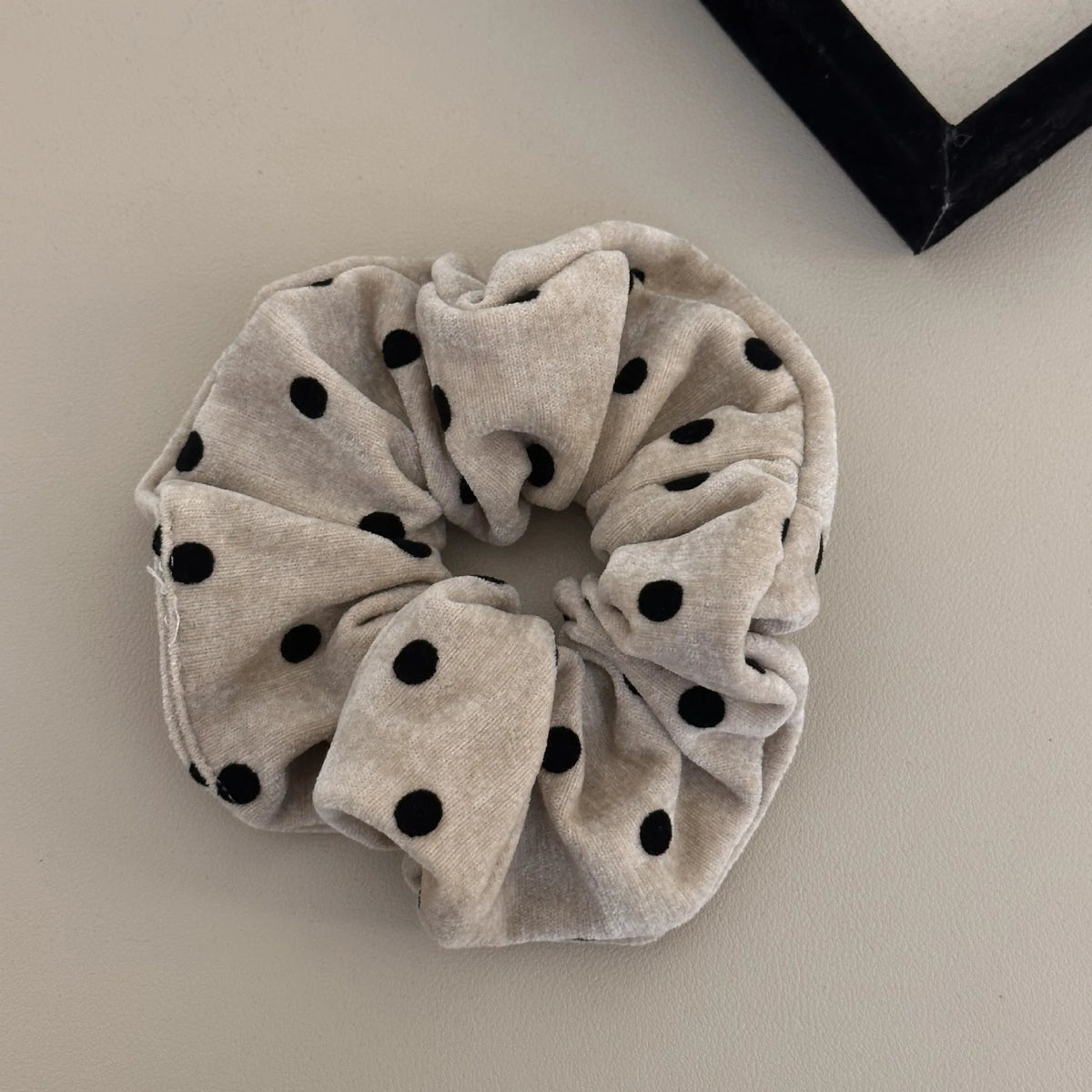 Velvet Polka Dot Hairbands Women Large Polka Dot Ruffle Hair Scrunchies Simple Elegant Hairbands Ponytail Holder Style Headwear Quake ms