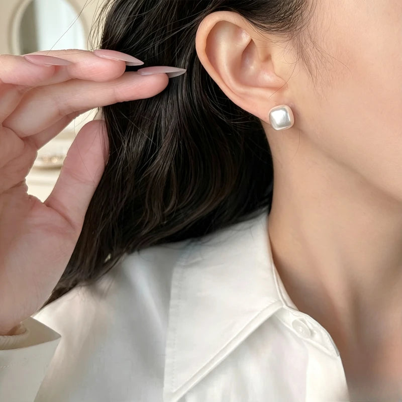 Soft Rounded Square Imitation Pearl Silver Stud Earrings Multi-size White Champagne Minimal Commute Luxury Women Ear Jewelry Quake