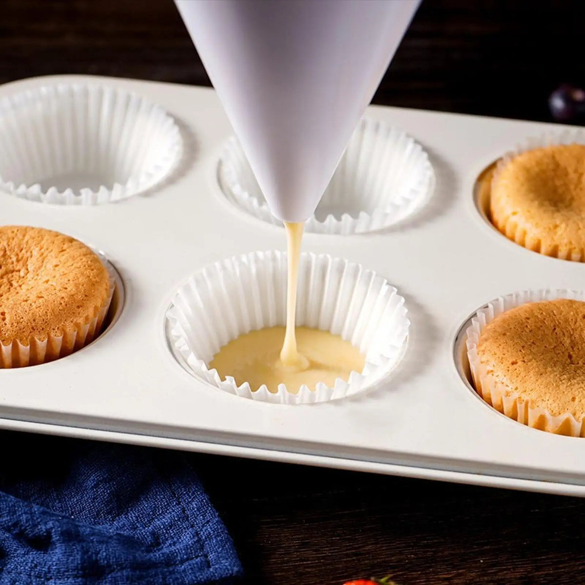 Batter Dispenser Handheld Funnel with 9mm Flow Tip Precise Portion Control Baking Tool for Cupcakes Tarts Icing Cream Quake