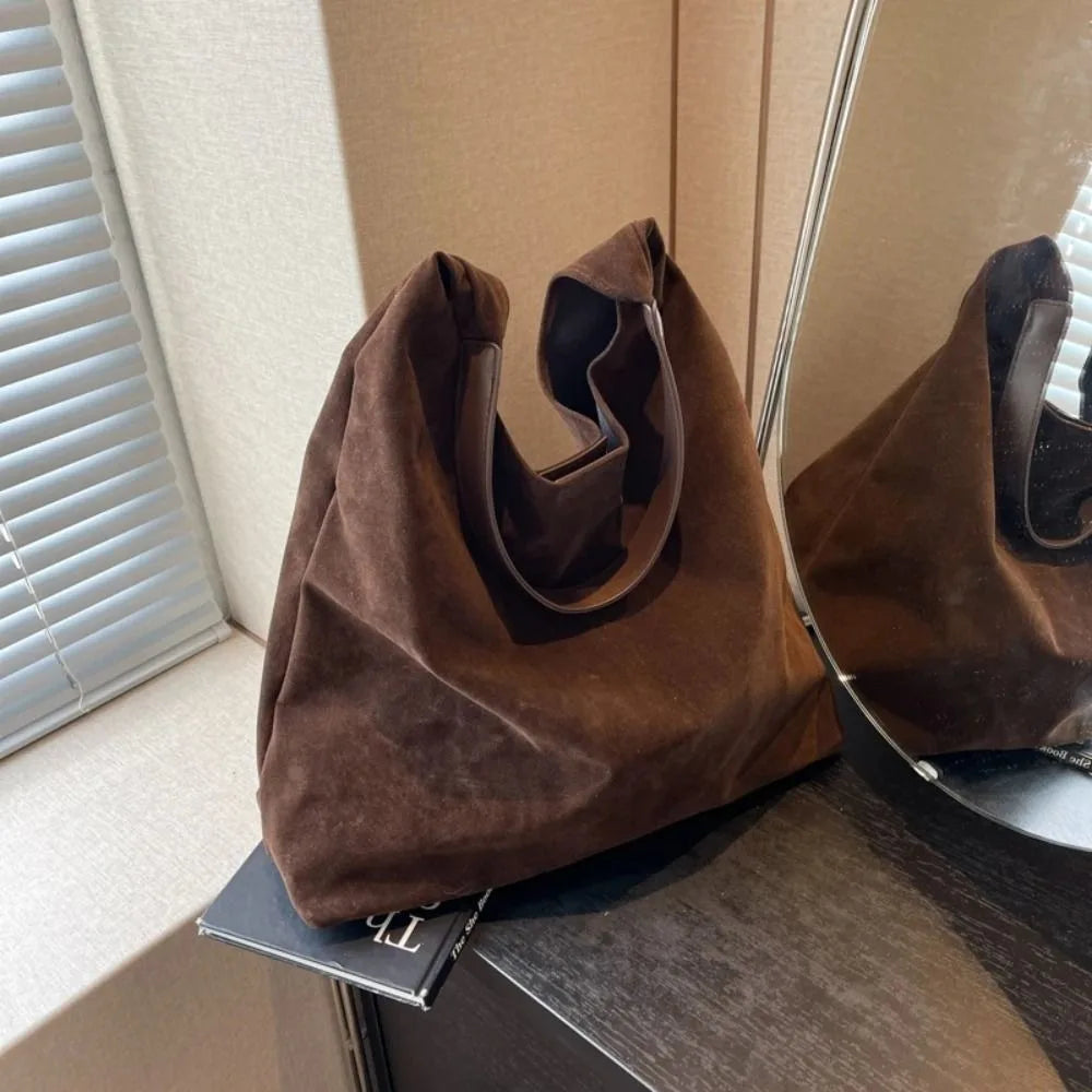 New Autumn and Winter Vintage Women's Bag Large Capacity Fashion Suede Shoulder Bag Simple Solid Color Versatile Bucket Bag Quake