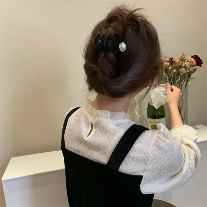 1pcs Black Velvet Simple Hair Claw Korean Vintage Elegant Pearl Large Hair Claw Women Girls Hair Styling Headwear Shark Hairpins Quake