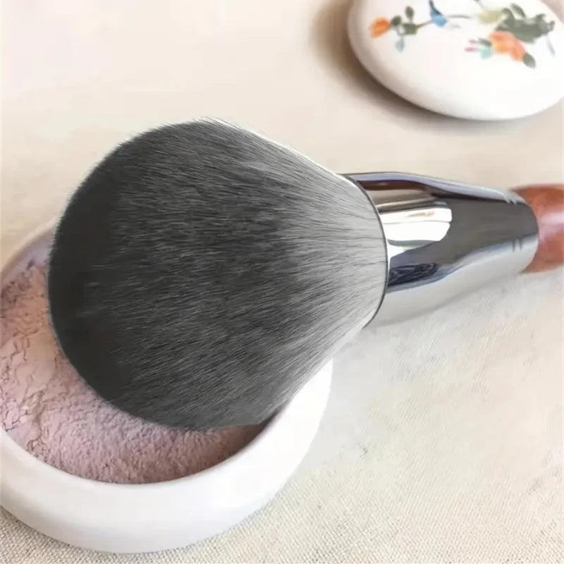 Loose Powder Brush Large Soft Nylon Bristles Round Powder Brushes Foundation Blush Brush Blush & Contour Makeup Cosmetic Brushes Quake