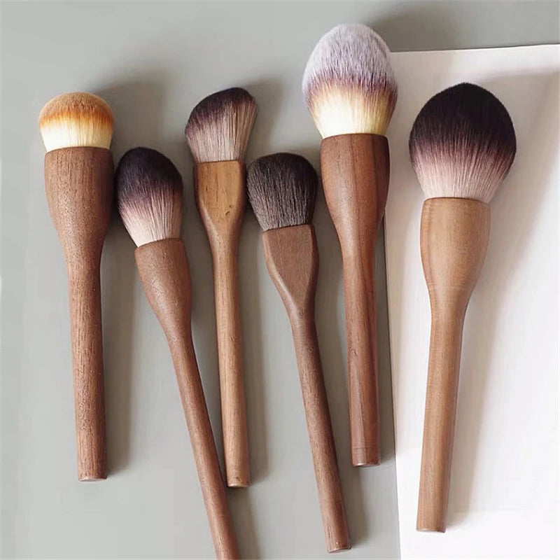 1Pcs European Vintage Wood Handle Makeup Brush High Quality Walnut Loose Powder Blush Foundation Contour Brush Super Soft Quake