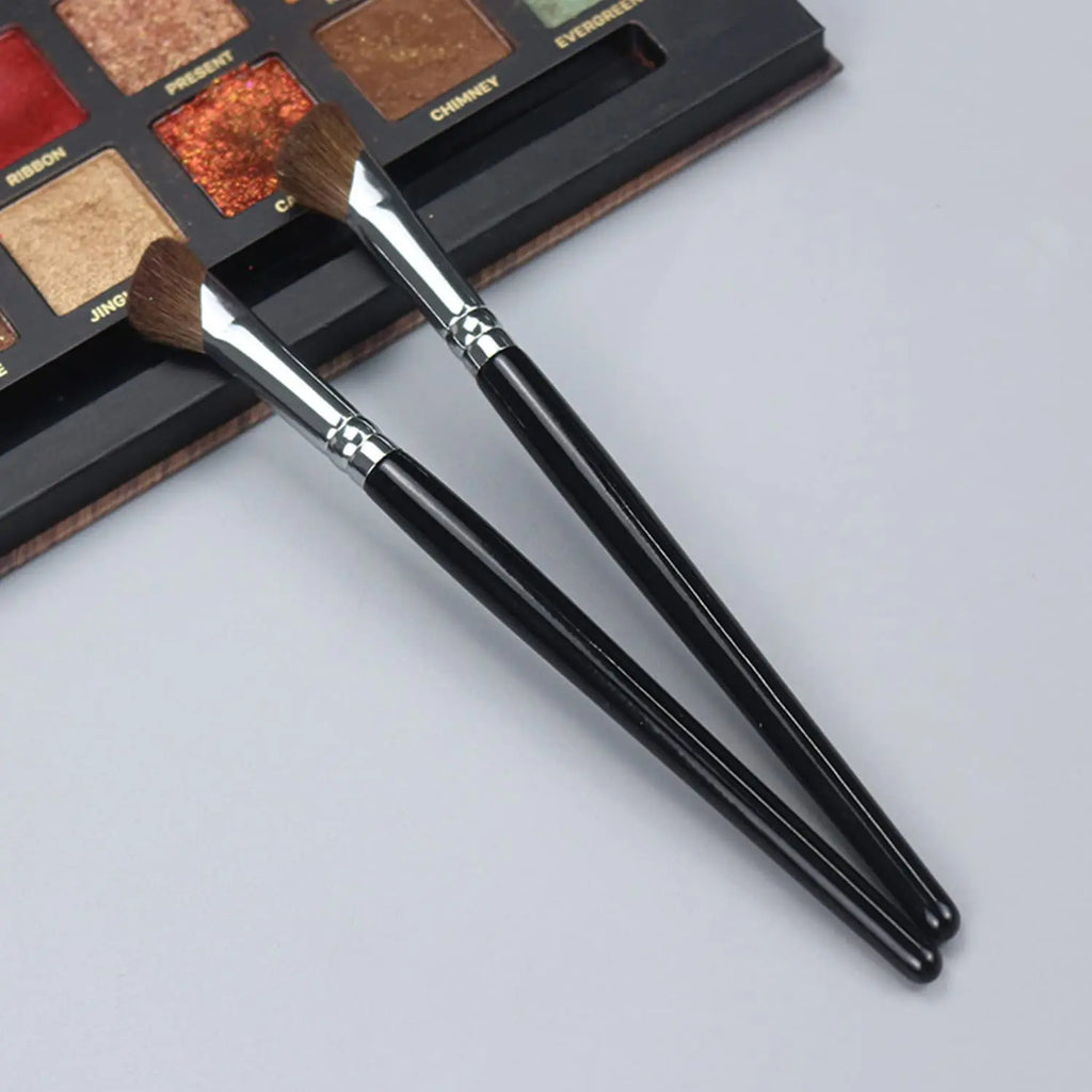 2PCS Sickle Nose Shadow Brush for Sculpting, Nose Wing Halo Dyeing, Super Soft Makeup Brush, Diagonal Nose Brush Tool Quake