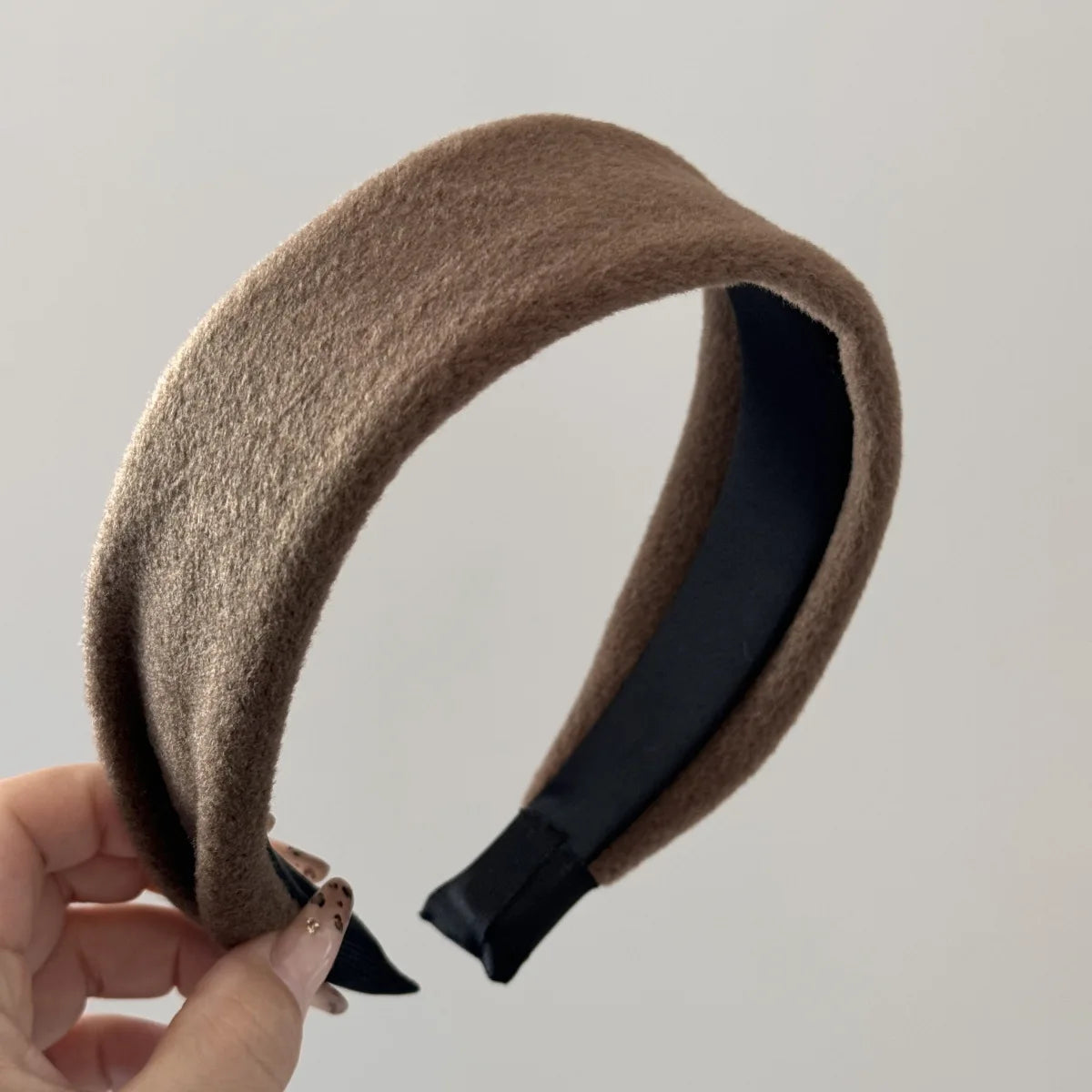 Solid Color Retro Wool Fabric Headband KoreanSimple Autumn/Winter High-Quality Hair Bands Beauty Wash Face Headband for Women Quake headband coffee