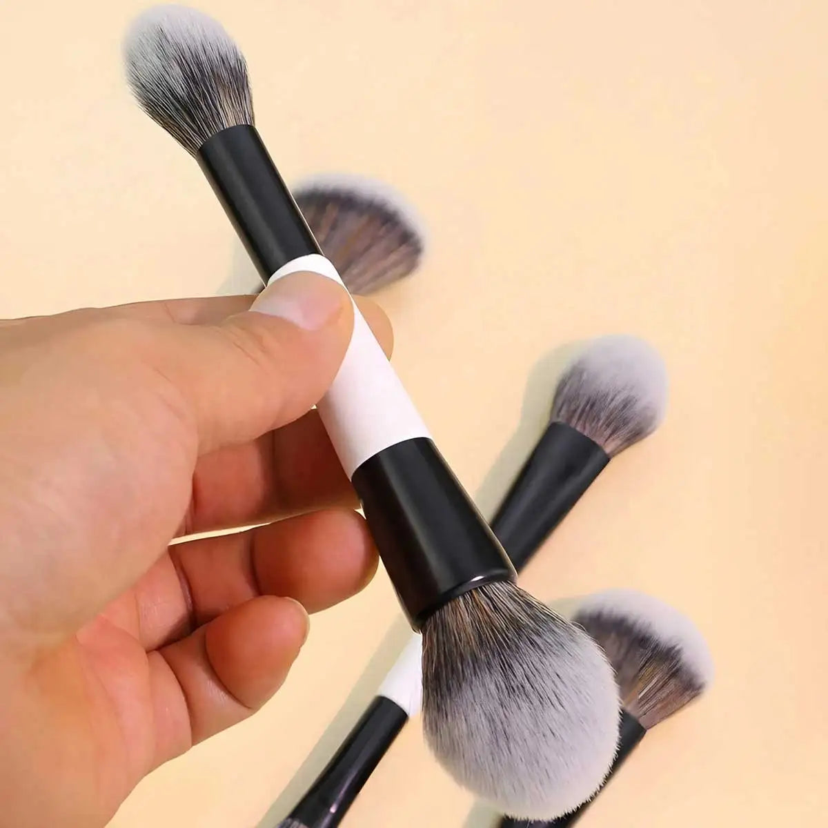 4pcs Double-Ended Makeup Brush Set. Multi-Functional Foundation, Blush, Powder, Highlighter, Contour And Concealer Brushes Quake