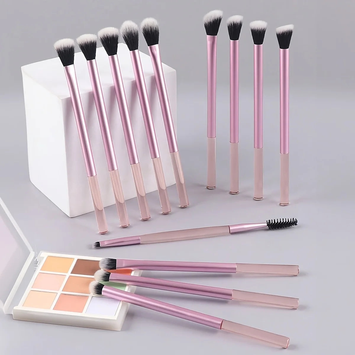 A Set of 13 Professional Makeup Brushes - Foundation Brush, Eyeshadow Brush, Eyebrow Brush, Blending Brush, Highlighter Brush, C Quake