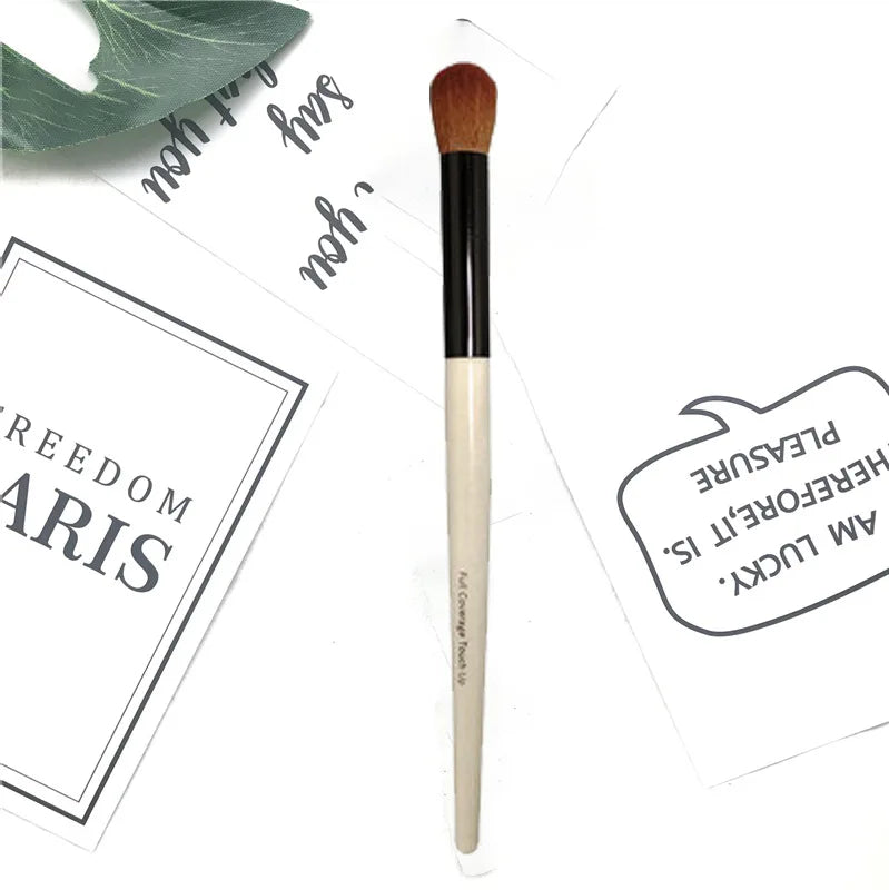 EASIA 1PC Concealer Makeup Brushes Solid Wood Handle Embellish The Face Cosmetic Beauty Tools For Women Quake