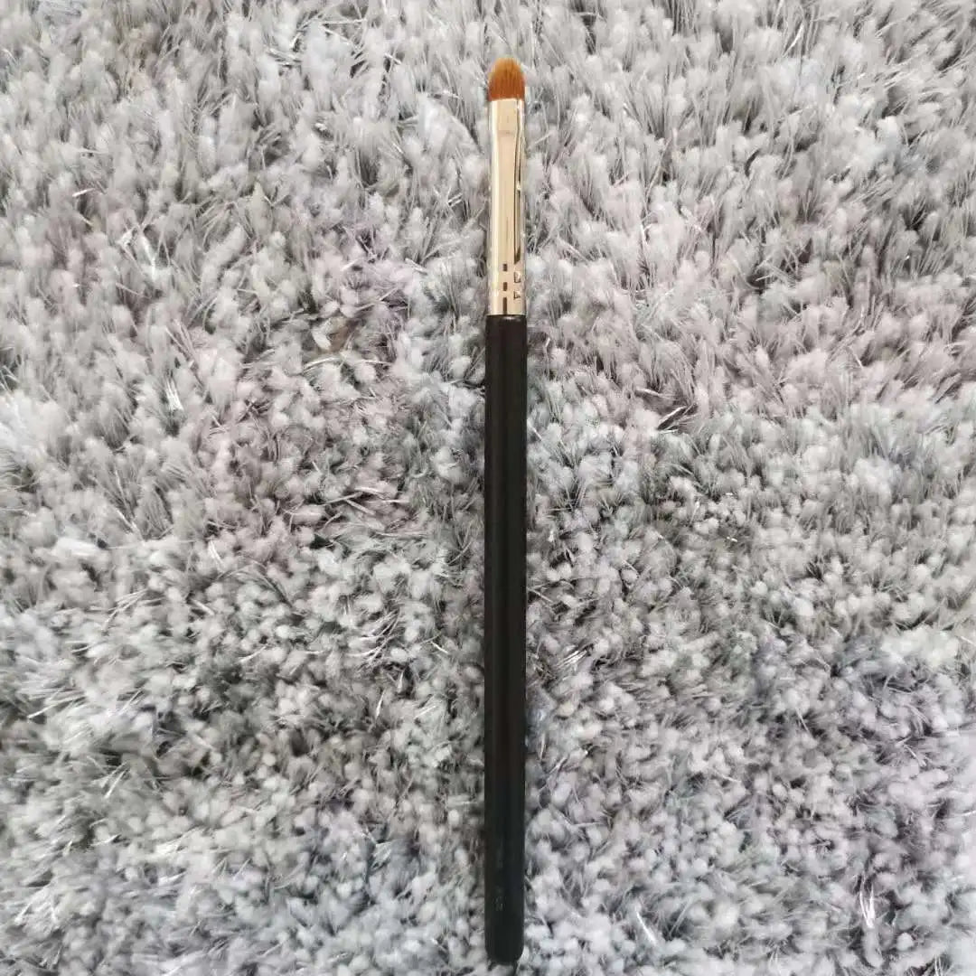 1pcs Makeup Brushes Soft Bristles Cosmetic Powder Eye Shadow Blush Blending Concealer Brushes Beauty Makeup Tools For Women Quake Concealer Brush