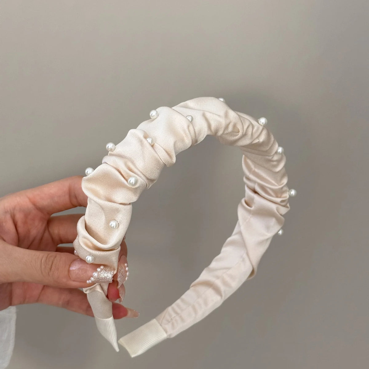 Vintage Wrinkled Pearl Headand Girls Sweet Elegant Hair Hoop Women Fashion Versatile Wide Edge Outdoor Travel Hair Accessories Quake kq