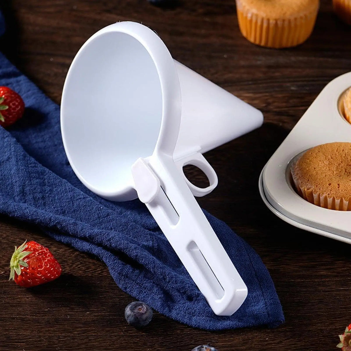 Batter Dispenser Handheld Funnel with 9mm Flow Tip Precise Portion Control Baking Tool for Cupcakes Tarts Icing Cream Quake