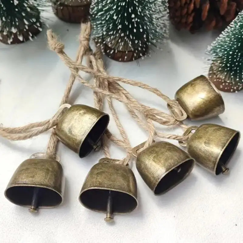 1Pcs Vintage Bell Pendant Rustic Metal Hanging Decorative Bell with Jute Rope Vintage Wind Chimes Wall Hanging Home Decor Quake
