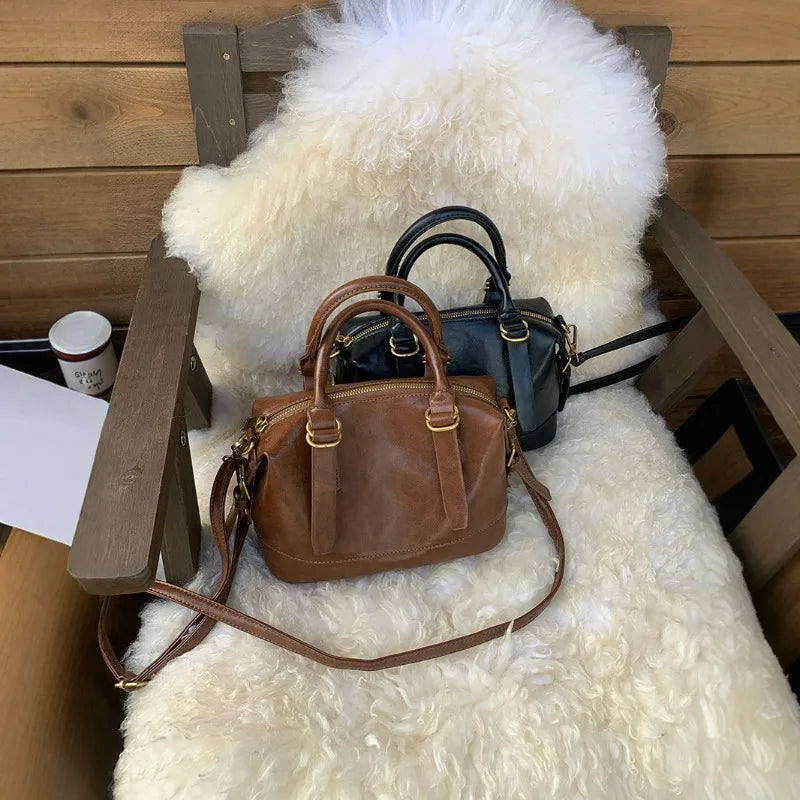 Versatile Portable Bowling Bag Women's Autumn and Winter New Retro Fashion Pillow Bag Commuter Shoulder Messenger Bag Quake
