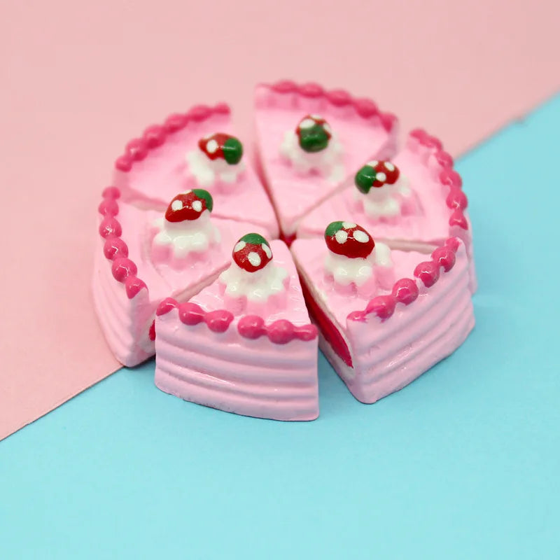 20Pcs Simulation Triangular Sandwich Strawberry Cake Resin Miniature Dollhouse Food Pretend Play Toys For Dollhouse Accessories Quake