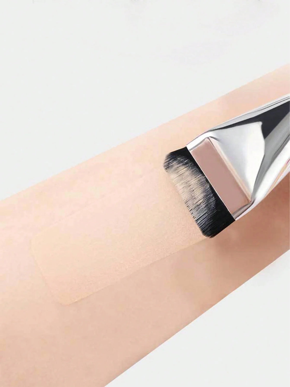Foundation Brush with a Flat Blade-Shaped Head, Ultra-Thin and Traceless Liquid Foundation Brush, Flat Silicone Mask Brush, Makeup Tool Quake