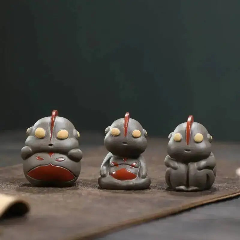 Zisha Tea Pet Aotuman Anime Figurine Hand-painted Creative Tea Play Tea Table Accessories Sculpture Чаепитие Quake