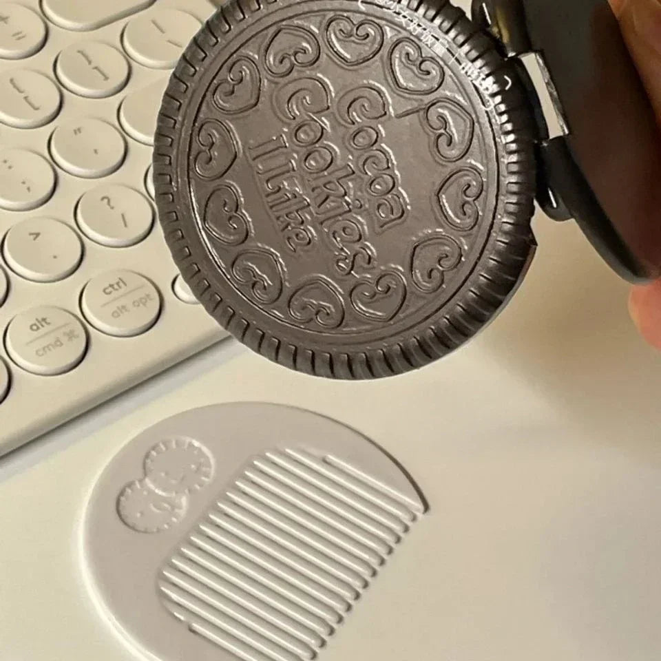 1pc Mini Pocket Chocolate Makeup Mirror Cookie Biscuits Compact Make Up Mirror with Comb Portable Traveling Folding Mini Miroir Quake