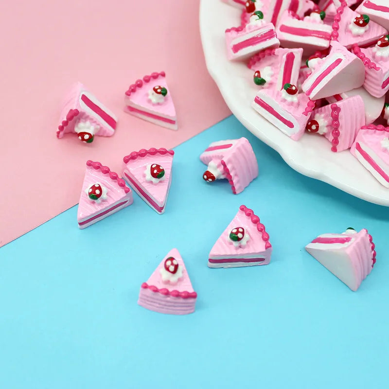20Pcs Simulation Triangular Sandwich Strawberry Cake Resin Miniature Dollhouse Food Pretend Play Toys For Dollhouse Accessories Quake