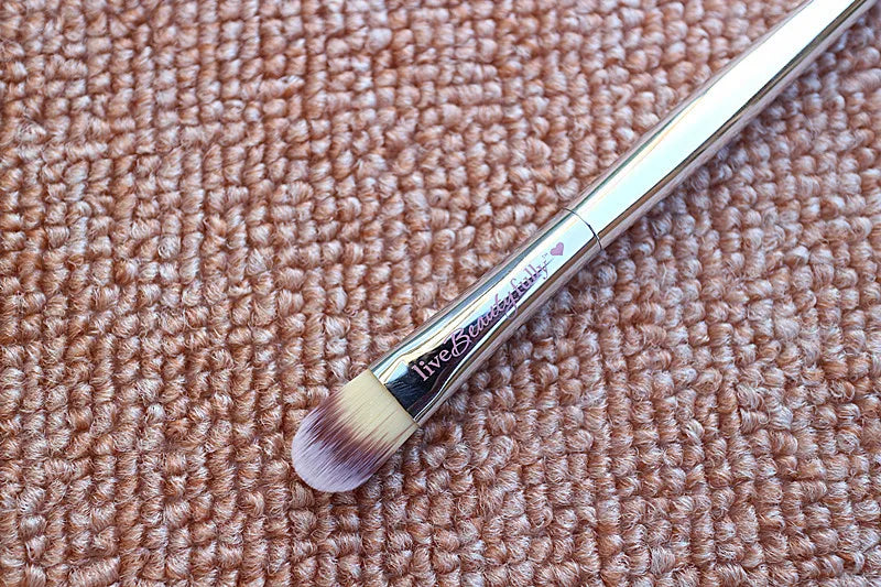 IT212 Beauty Cosmetic Brush Silver Chromed Handle Professional Concealer Brushes Eyeshadow Brush Makeup Pen Tool Quake