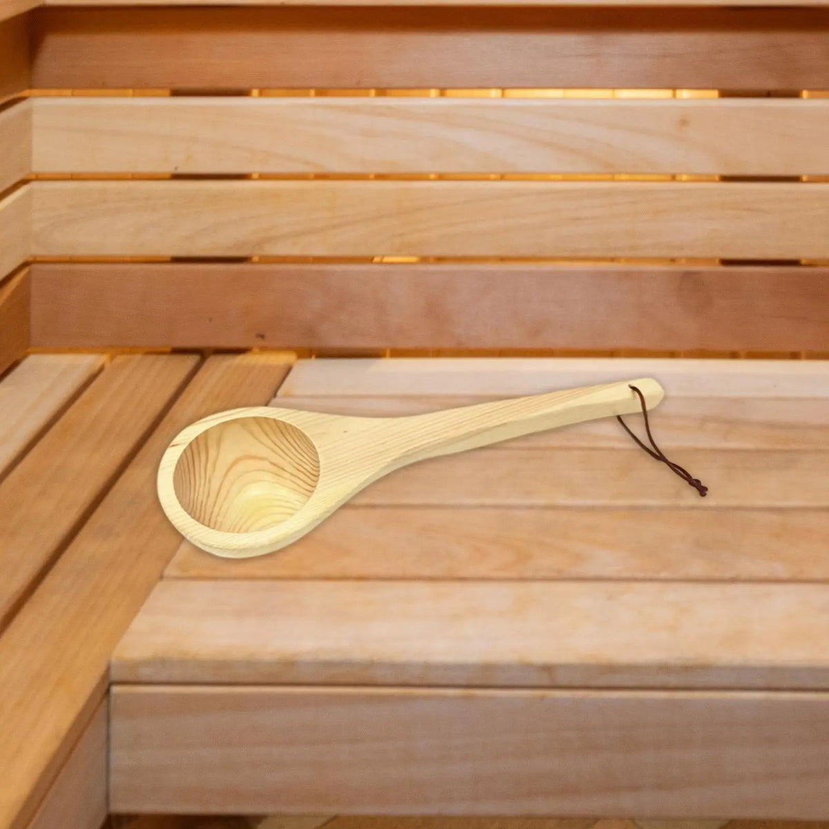 Durable Spruce Wooden Sauna Ladle Scoop with Hanging Rope for Home Spa Public Steam Room Use Quake