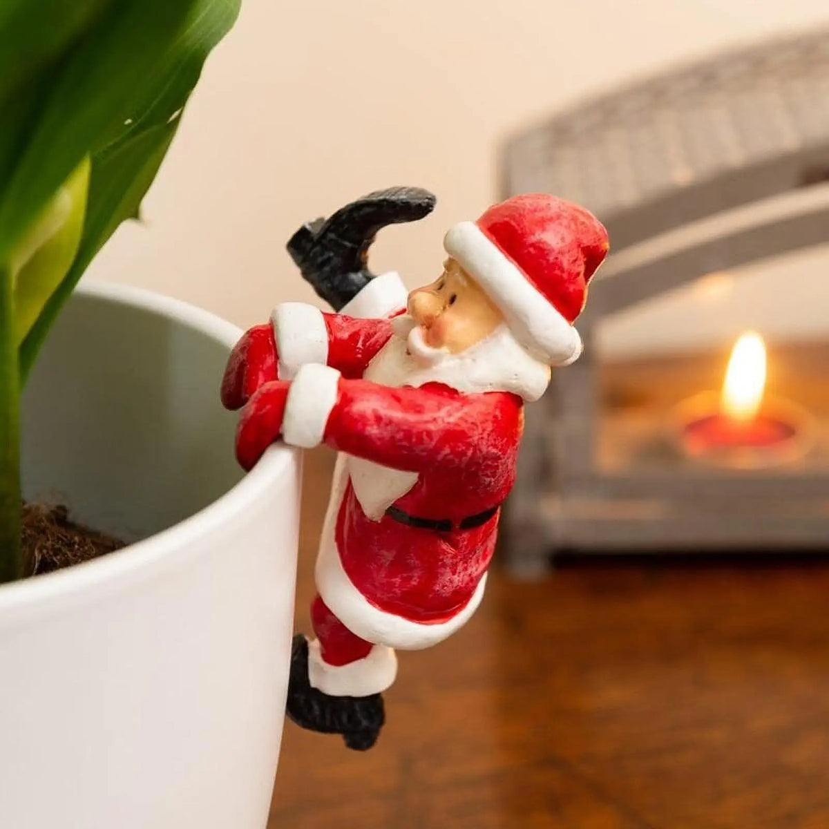 Santa Claus Flower Pot Hugger Figurine Christmas Gift Flower Pot Pendant Ornament Cute Mini Sculpture for Windowsill Balcony Quake