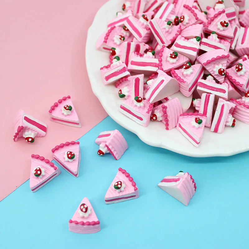 20Pcs Simulation Triangular Sandwich Strawberry Cake Resin Miniature Dollhouse Food Pretend Play Toys For Dollhouse Accessories Quake