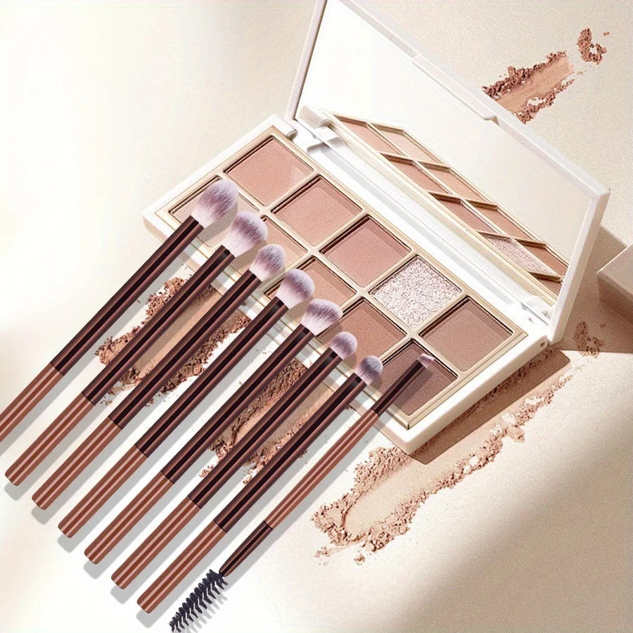 A Set of 15 Makeup Brushes Including Foundation Brush, Highlighter Brush, Blush Brush, Powder Brush, Nose Contour Brush, Eyeshad Quake