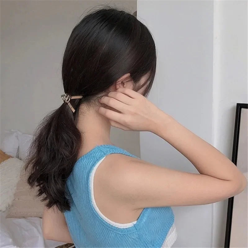High Ponytail V-shaped Hair Clip Fashionable Gold Color Metal Small Hair Clips High Ponytail Ornament Korean Popular Headwear Quake