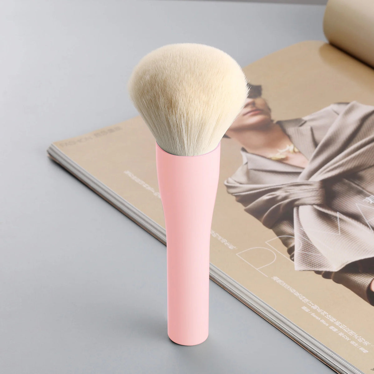 Single Large Powder Brush Professional Soft Synthetic Bristles Gentle For All Skin Types Ideal For Setting Powder Daily Makeup Quake