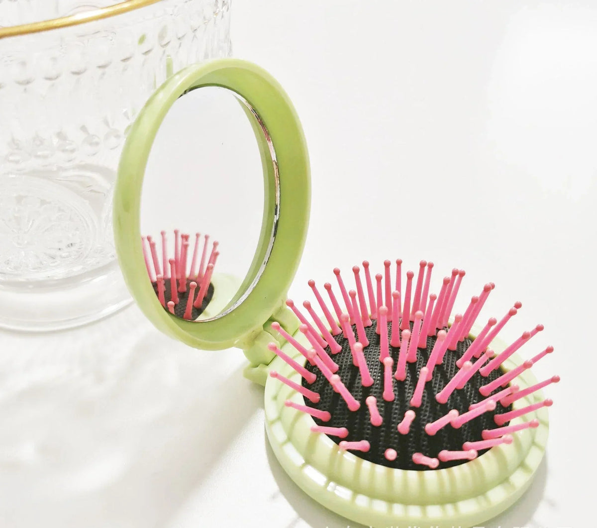 Portable Mini Round Hair Comb with Mirror Pocket Small Size Traveling Massage Folding Hair Comb Women Hair Brushes Styling Tools Quake Green