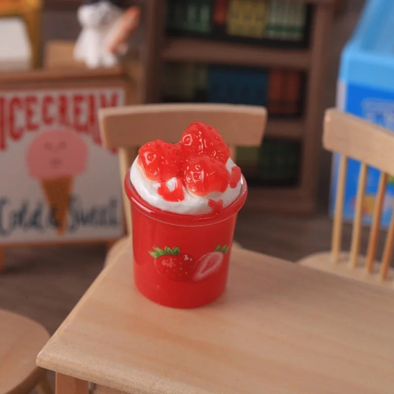 5pcs Large Strawberry Ice Cream Miniature Resin Simulation Food Play DIY Kitchen Food For Dollhouse Jewelry Making Accessories Quake red