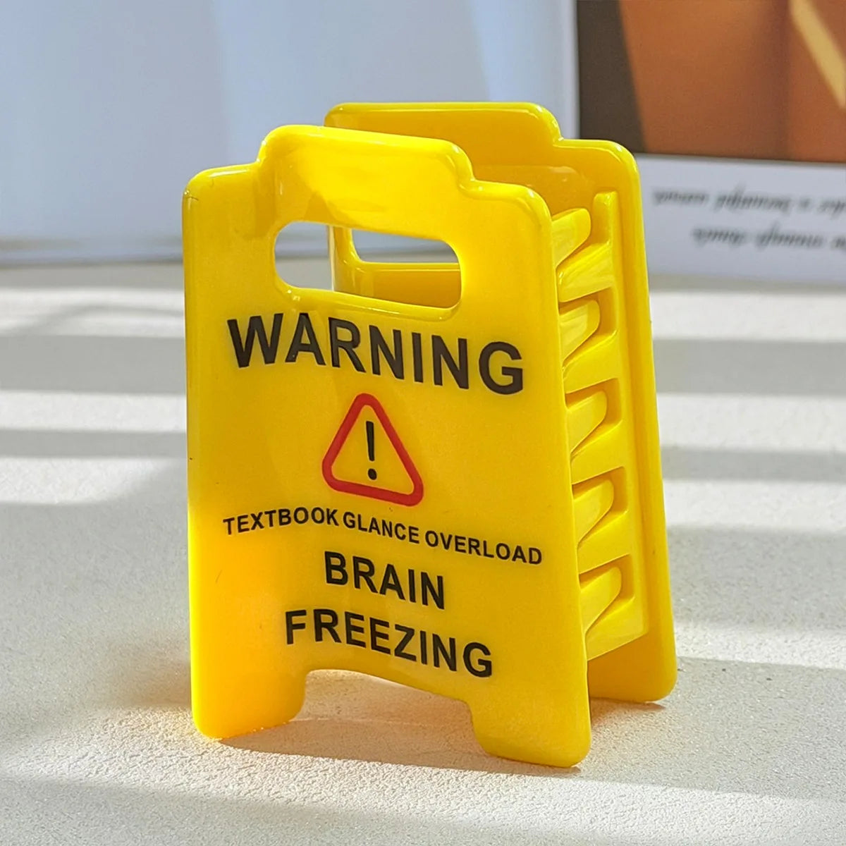 Plastic Warning Sign Grab Clip Personalized Creative Design Ponytail Hairpin Back of The Head Shark Clip Hair Style Accessories Quake yellow jg