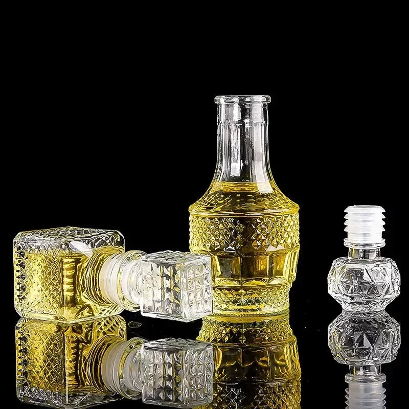 High End Transparent Glass Small Bottle 50/100ml Whiskey Mini Creative Red Bottle Quake