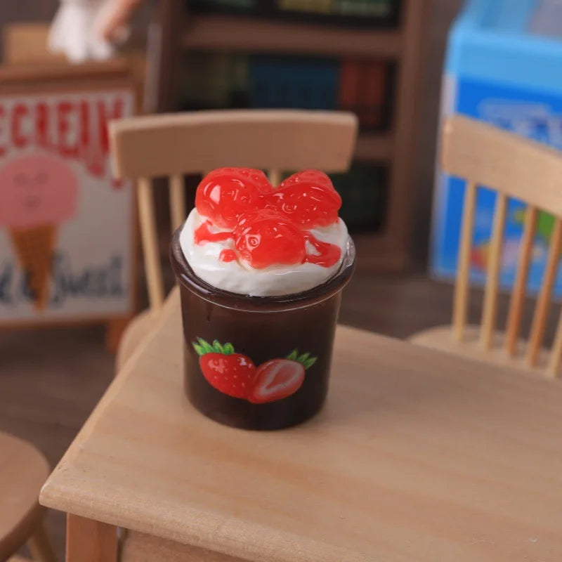5pcs Large Strawberry Ice Cream Miniature Resin Simulation Food Play DIY Kitchen Food For Dollhouse Jewelry Making Accessories Quake chocolate
