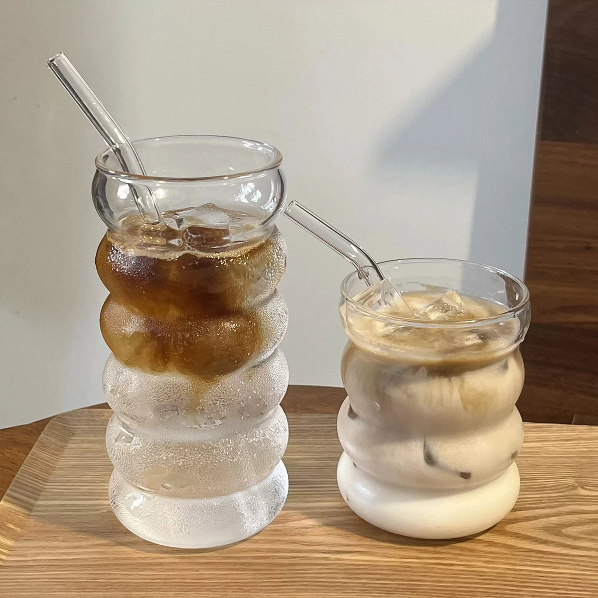 350/480ml Wave Design High Borosilicate Glass Tumbler with Straw Iced Coffee Cup Heat Resistant Tumbler for Cold Beverages Quake