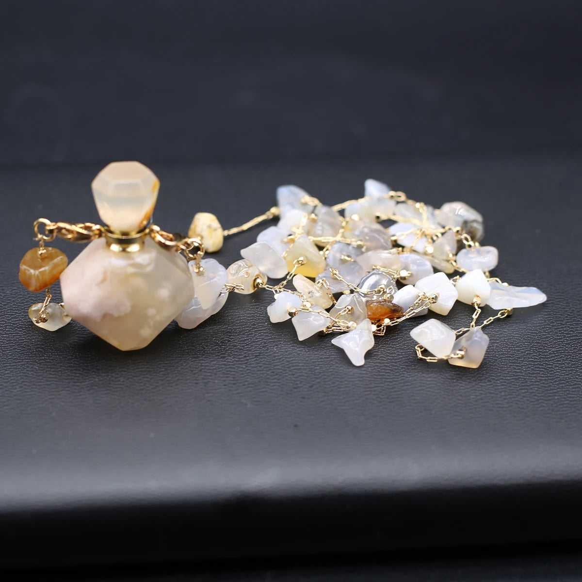 Hot Sale Essential Oil Bottles Sakura Agates Natural Stone Perfume Bottle Necklace Gravel Chain Women Necklace Dropshipping Quake