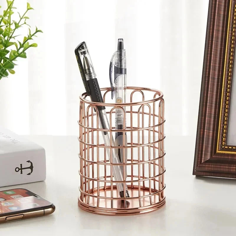 Nordic Metal Wrought Iron Storage Finishing Basket Stationery Makeup Brush Storage Bucket Multi-function Quake