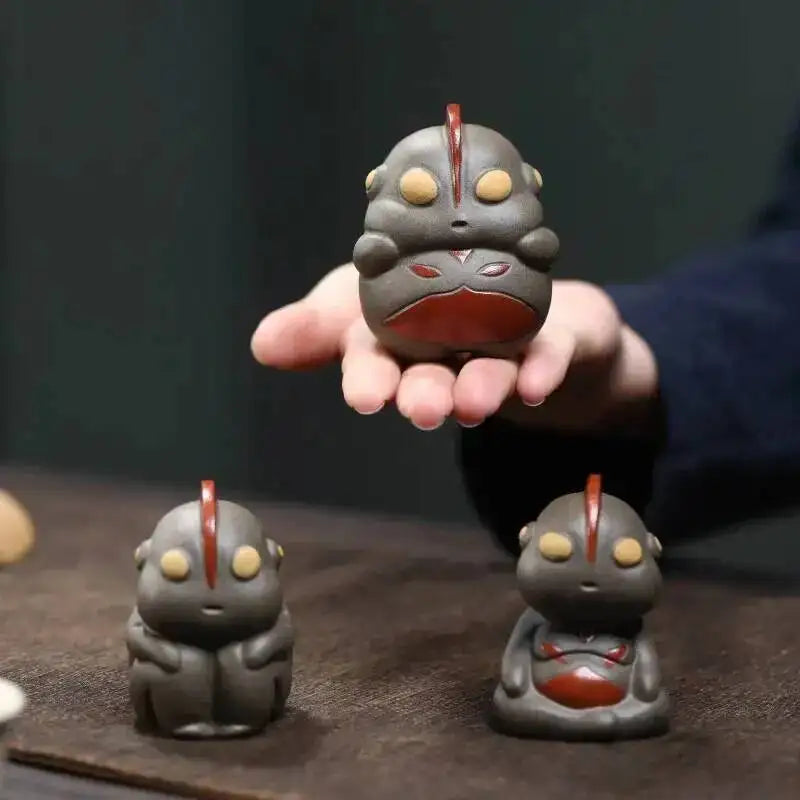 Zisha Tea Pet Aotuman Anime Figurine Hand-painted Creative Tea Play Tea Table Accessories Sculpture Чаепитие Quake