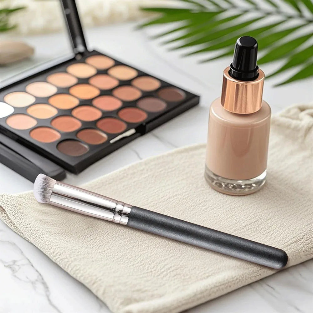 270 Concealer Brush, For Blending Liquid, Buffing, Sculpting, Mineral Powde Quake