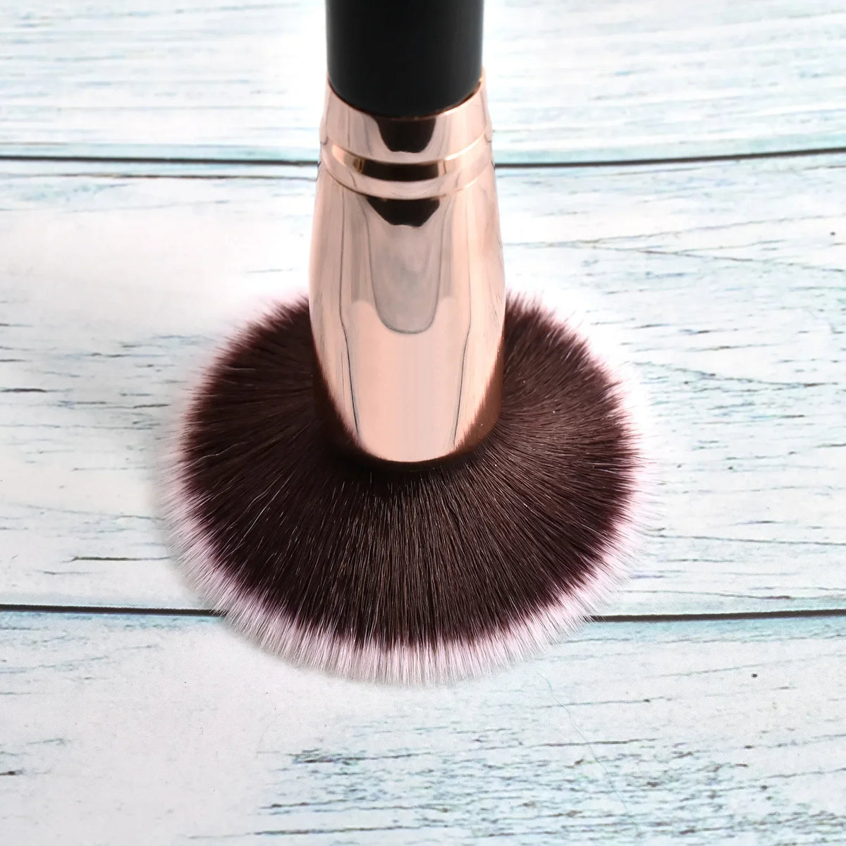 Makeup Brushes Foundation Loose Powder Concealer Blending Blush Brush Professional Cosmetic Beauty Makeup Tool Quake