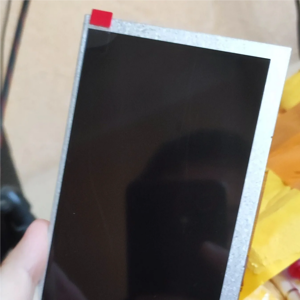 Only the display screen without the motherboard. Please refer to the main picture Quake