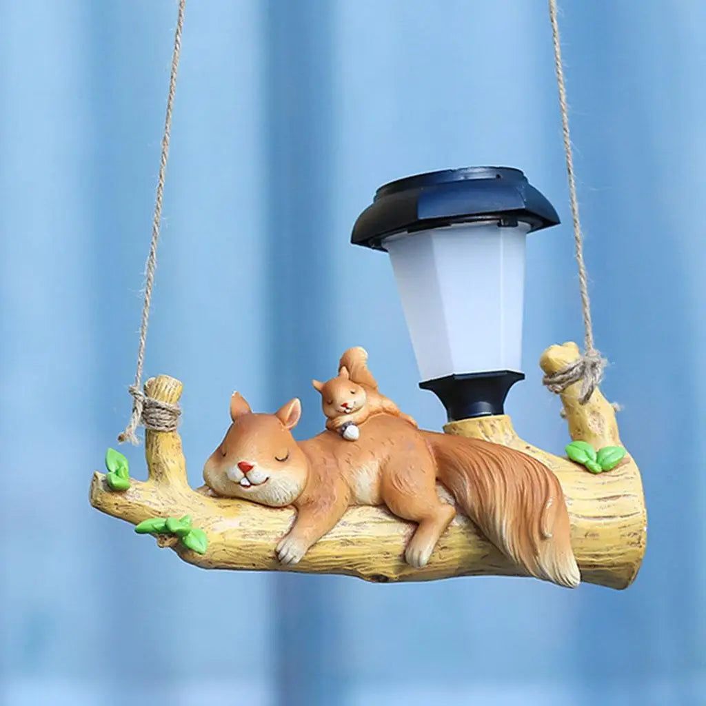 Animal Figurine Garden Pendant Solar Powered Decor Wall Mount Ornaments Yard Simulated Garden Creative Figurine Hanging Light Quake Squirrel