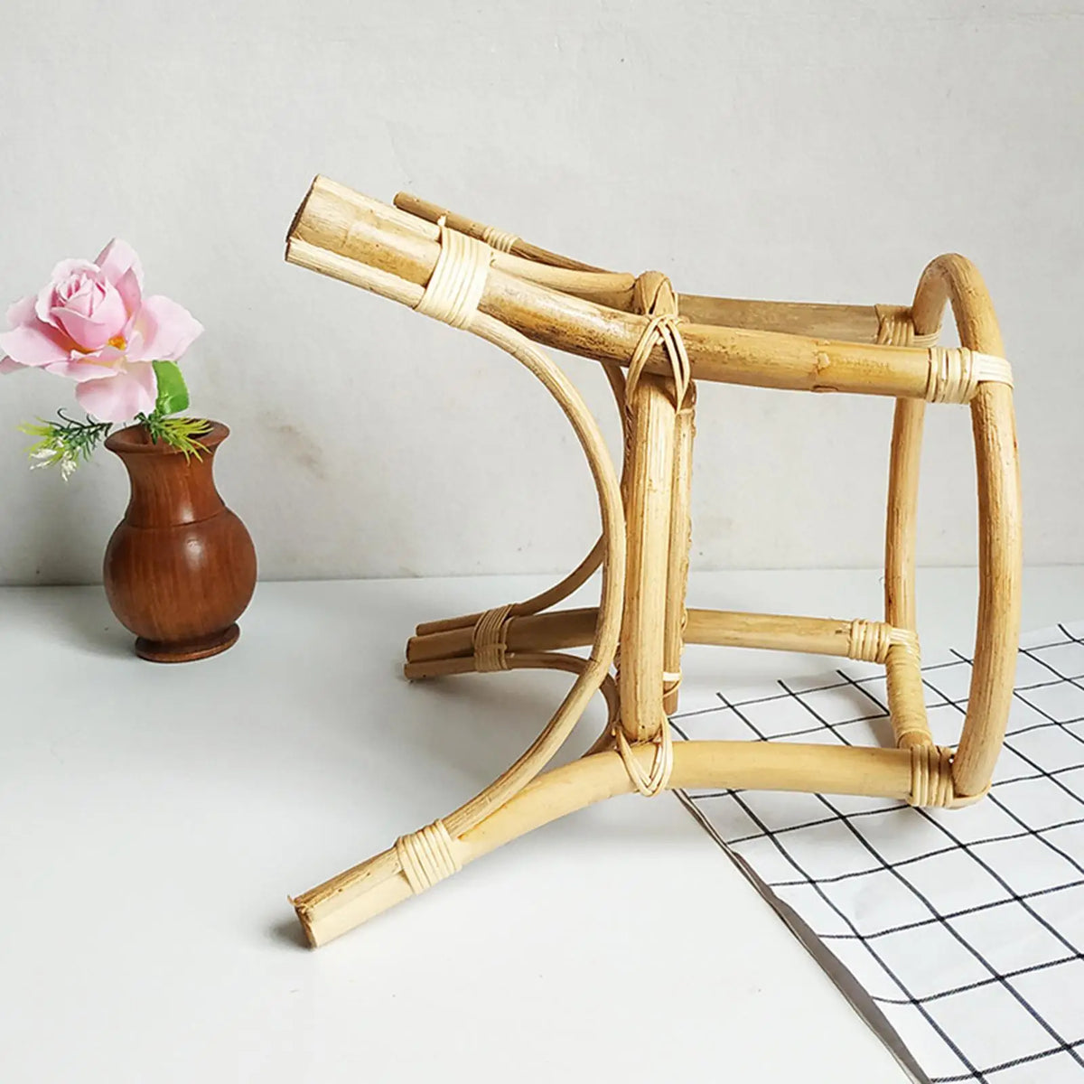 Vintage Style Rattan Plant Stand Rack Succulent Plant Holder Handwoven Wooden Flower Stand for Indoor Plants Balcony Decor Patio Quake