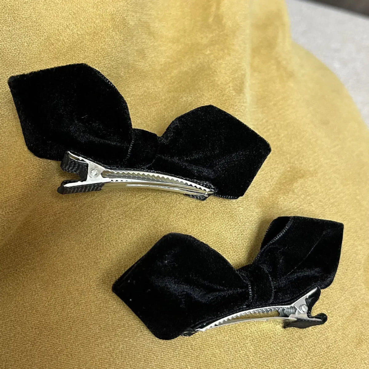 2pcs Velvet Bow Hair Clips Princess Sweet Bangs Side Hairpin Korean Fashion Duckclip Women Girls Hair Style Headwear Accessories Quake black